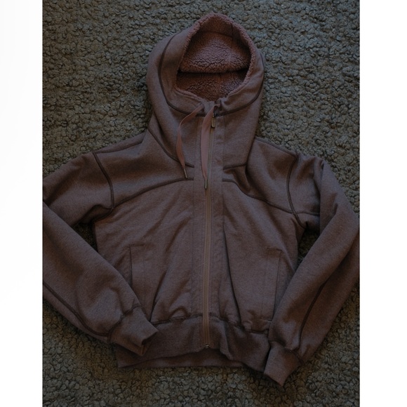 Lululemon Short Sweet and Sherpa Reversible Jacket - Picture 5 of 7